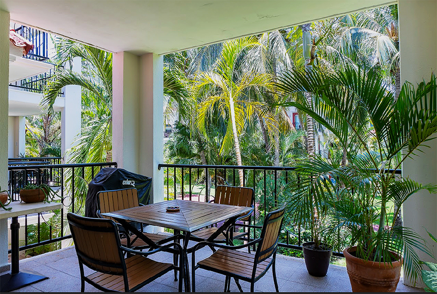 Covered terrace at Paseo del Sol vacation rentals by Bric in Playa del Carmen