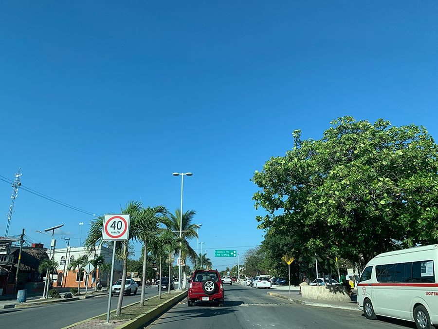 Manejando en la Riviera Maya, Mexico