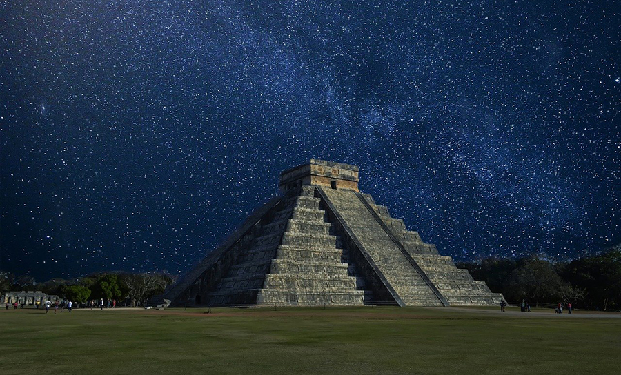 Chichen Itza en la noche