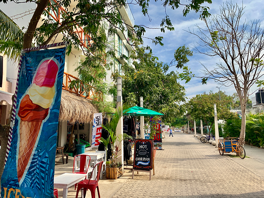 5th Avenida en Playa del Carmen, Mexico