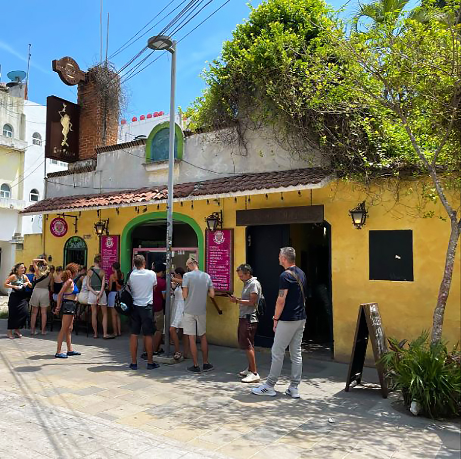 La Cochi-Loka, los mejores tacos de cochinita pibil en Playa del Carmen